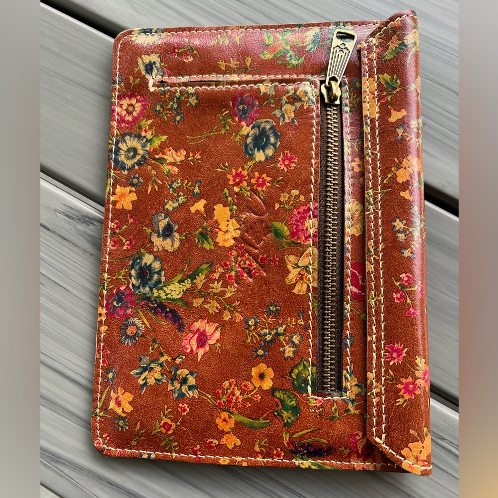 Patricia Nash Envelope Prairie Rose Tan - Picture 2 of 5